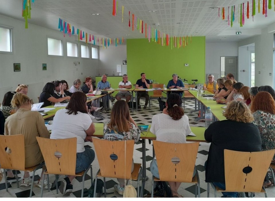 Les bénévoles du Val de Sambre organisent une rencontre avec les directeurs des CCAS : l'occasion de consolider les liens avec les partenaires locaux, de relire nos pratiques respectives tout en partageant notre analyse des causes de la pauvreté